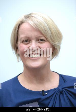 Foto del fascicolo del 14/02/20 del CEO di NatWest Alison Rose, chi ha dichiarato di essere 'molto soddisfatto' dell'utile operativo al lordo delle imposte della banca di £4 miliardi nel 2021, in aumento da una perdita operativa al lordo delle imposte di £481 milioni di un anno prima e ha esortato tutti i clienti che lottano con il crescente costo della vita a parlare con i loro specialisti per l'aiuto. Foto Stock