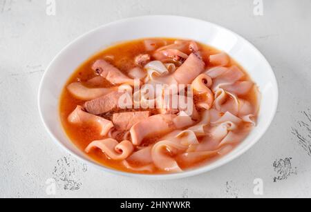 Porzione di zuppa di spaghetti rosa Yen Ta Fo Foto Stock
