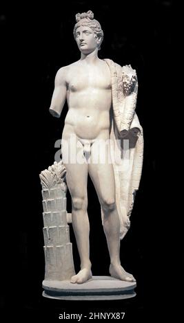 Statua del genio dell'imperatore Domiziano 81-96 d.C. Marble Roman Rome.Genius (mitologia) come un angelo custode, seguirebbe ogni uomo dall'ora della sua nascita fino al giorno in cui morì. Foto Stock