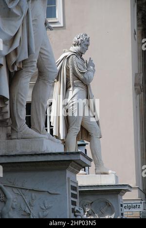 Statua del generale prussiano Gerhard Johann David Waitz von Scharnhorst, via generale di origine anoveriana 'Unter den Linden', Berlino Germania Foto Stock