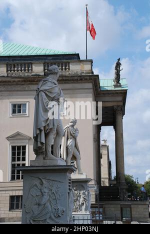 Statua del generale prussiano Friedrich Wilhelm Freiherr von Buelow, Graf von Dennewitz, Via Unter den Linden, Berlino Germania. Foto Stock