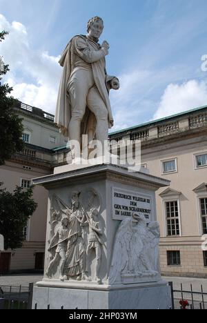 Statua del generale prussiano Gerhard Johann David Waitz von Scharnhorst, via generale di origine anoveriana 'Unter den Linden', Berlino Germania Foto Stock