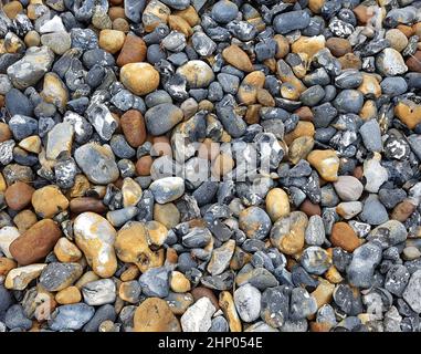 I ciottoli sulla costa baltica sono belli da vedere. Foto Stock