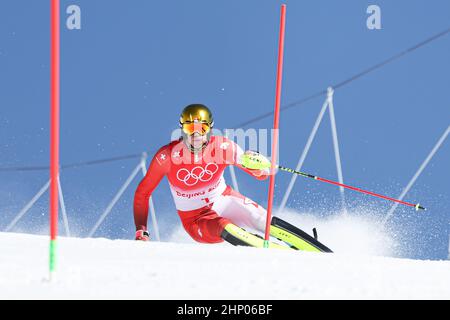 Pechino, Cina. 16th Feb 2022. Ramon Zenhaeusern (sui) Sci alpino : Slalom maschile durante i Giochi Olimpici invernali di Pechino 2022 presso il Centro Nazionale di Sci Alpino di Pechino, Cina . Credit: Koji Aoki/AFLO SPORT/Alamy Live News Foto Stock