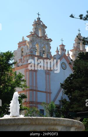 Facciata anteriore di Iglesia del Carmen (iglesia de Nuestra Señora del Carmen y Santa Teresa), vista dal parco Alameda, Cadice, Spagna. Foto Stock