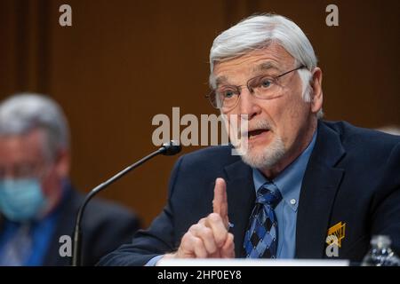 Washington DC, Stati Uniti. 17th Feb 2022. Cecil Roberts, Presidente Internazionale, United Mine Workers of America, risponde alle domande durante un Comitato del Senato per l'audizione di bilancio per esaminare Warrior incontrato, concentrandosi su ciò che i RAID aziendali stanno facendo ai lavoratori e ai consumatori, nel Hart Senate Office Building a Washington, DC, USA, Giovedi, Febbraio 17, 2022. Photo by Rod Lammey/CNP/ABACAPRESS.COM Credit: Abaca Press/Alamy Live News Foto Stock