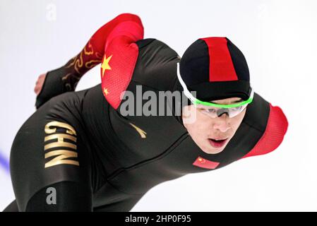 Pechino, Cina. 18th Feb 2022. Lian Ziwen della Cina compete durante gli uomini di pattinaggio di velocità 1000m di Pechino 2022 Olimpiadi invernali al National Speed Skating Oval a Pechino, capitale della Cina, 18 febbraio 2022. Credit: Wang Fei/Xinhua/Alamy Live News Foto Stock