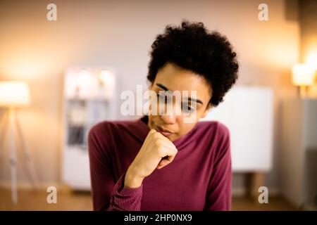 Frustrato Millennial con rapporto Trouble offeso a casa Foto Stock