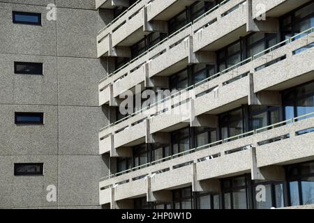 Brutta architettura concreta dei primi del 1970s Foto Stock