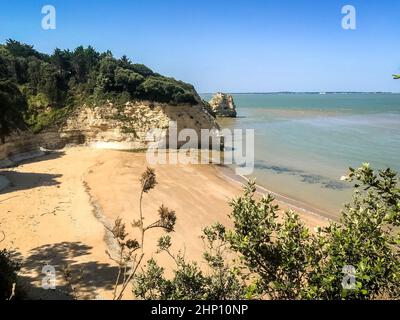 Spiaggia e scogliere di Saint Georges De Didonne, Francia Foto Stock