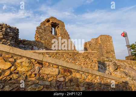 Il Palazzo in rovina di Christopher Moura (Cristovao de Moura) nel villaggio storico di Castelo Rodrigo, Portogallo Foto Stock