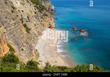 Spiaggia Paradiso nel Parco Naturale di Arrabida a Sesimbra, Portogallo Foto Stock