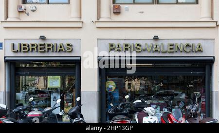 VALENCIA, SPAGNA - 15 FEBBRAIO 2022: Parigi Valencia è una libreria tradizionale valenciana Foto Stock