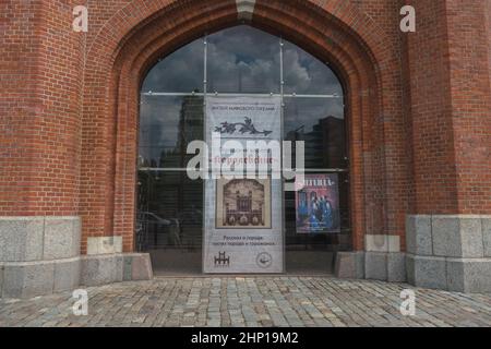 Kaliningrad, Russia - 18 maggio 2021: Vetrata del museo all'interno della porta reale Foto Stock