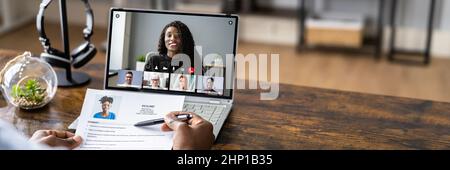 Webinar di intervista online per le aziende su computer portatili Foto Stock