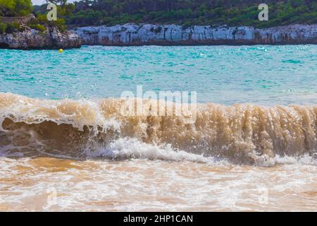 Spiaggia turchese ses Fonts de n’Alís nella baia Caló d’en Garott Mallorca Isole Baleari Spagna. Foto Stock