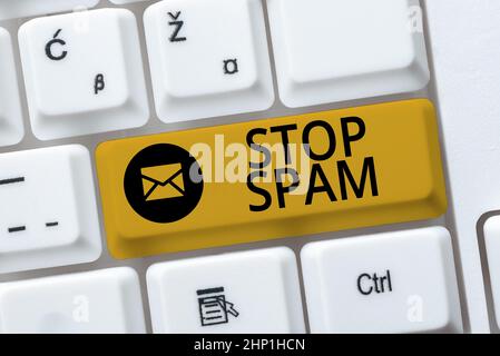 Testo della scrittura Stop Spam, Conceptual Photo End i messaggi intrusivi o inappropriati inviati su Internet scrivendo interessanti argomenti online, Typin Foto Stock