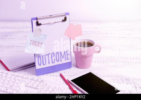 Testo che mostra il risultato di ispirazione, concetto di Internet il risultato finale di qualcosa o come il senso le cose finiscono nella battitura di nuove idee idea di pianificazione di affari Foto Stock