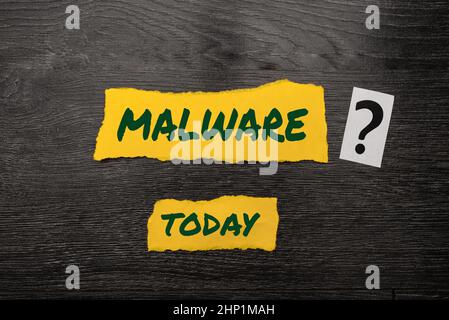 Firma visualizzazione malware, approccio aziendale malware o file dannosi per un utente di computer Bright New Ideas Fresh Office Design Work Pro Foto Stock