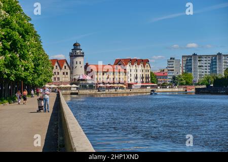 Kaliningrad, Russia - 31 maggio 2021: Villaggio di pescatori - centro etnografico, artigianale commerciale Foto Stock