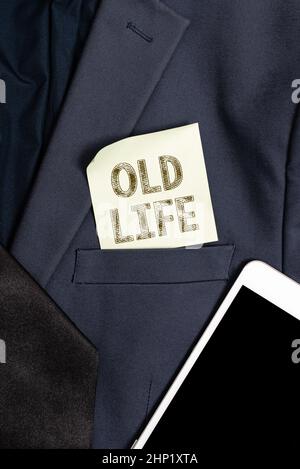 Esposizione concettuale Old Life, Business idea il modo in cui ero in passato prima di qualche cambiamento importante è accaduto presentando nuovo lavoro adeguato Attire disegni, Foto Stock