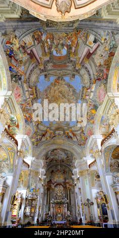 Brzeg, Slesia, Polonia. Chiesa barocca di Santa Croce (Gesuita, 1734-45) nel Plac Zamkowy. Interno Foto Stock