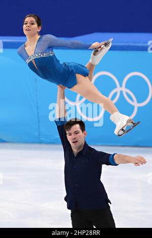 Pechino, Cina. 18th Feb 2022. Miriam Ziegler e Severin Kiefer d'Austria, si esibiscono durante il programma corto di pattinaggio a due figure nello stadio indoor della capitale all'Olimpiade invernale di Pechino 2022 venerdì 18 febbraio 2022. Foto di Richard Ellis/UPI Credit: UPI/Alamy Live News Foto Stock