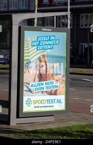 Billboard Bus fermata Spoedtest.nl ad Amsterdam Paesi Bassi 14-2-2022 Foto Stock