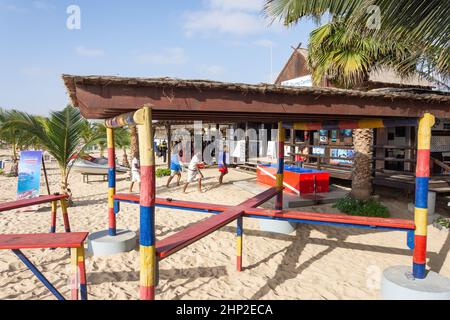 Beach bar e centro immersioni, Rui Funana Hotel, Santa Maria, SAL, República de Cabo (Capo Verde) Foto Stock