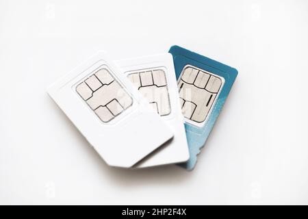 schede sim isolate su sfondo bianco Foto Stock