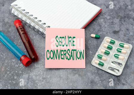 Visualizzazione concettuale conversazione sicura, Word per la comunicazione crittografata protetta tra i servizi Web Scrittura prescrizione Medicina laboratorio Test Foto Stock