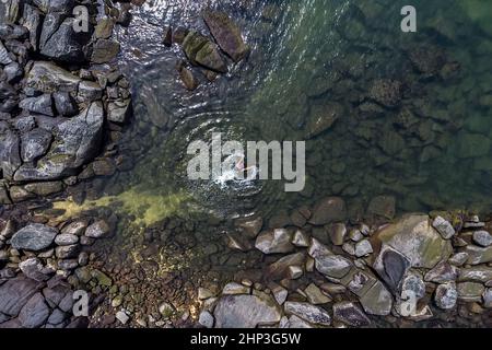 Vista dall'alto di una piscina naturale Foto Stock