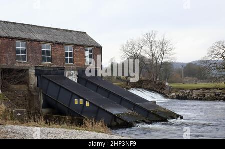 Linton Falls Hydro Electric Station sulle rive del fiume Wharfe, Yorkshire. Foto Stock