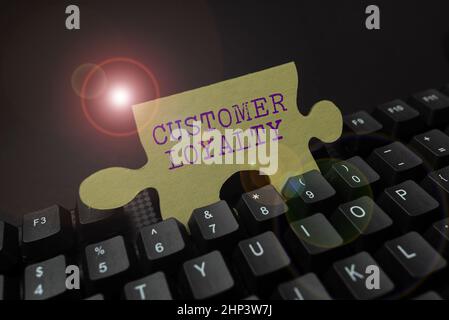 Didascalia di testo Presentazione della fedeltà del cliente, foto concettuale risultato di un'esperienza emotiva costantemente positiva che risolve diversi problemi matematici, calcu Foto Stock