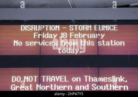 Londra UK, febbraio 18th 2021. Molti treni sono stati annullati a causa di un disturbo causato dalle condizioni meteorologiche estreme di Storm Eunice. Non c'erano treni Thameslink in funzione. Credit : Monica Wells/Alamy Live News Foto Stock