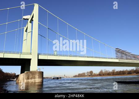 Autobahnbrücke Rodenkirchen über den Rhein, Nordrhein-Westfalen, Deutschland, Köln Foto Stock