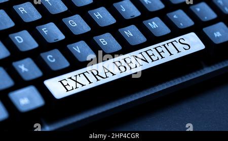 Scrittura visualizzazione testo Extra Benefits, Business showcase Compensation Additional Bonus Grenfits Incentives Allowances Creating New Online Shop Busin Foto Stock