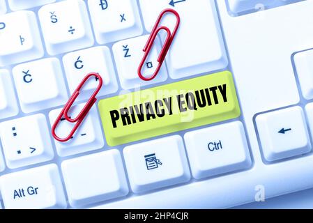 Didascalia di testo Presentazione Private Equity, parola scritta su Capital che non è elencato su un pubblico scambio investimenti digitando Online Network Protocols, C Foto Stock