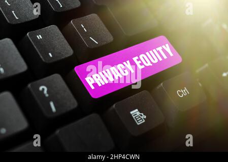 Mano scrittura segno Private Equity, parola scritta su capitale che non è elencato su uno scambio pubblico investimenti digitando carattere sfondo Storia, Creat Foto Stock