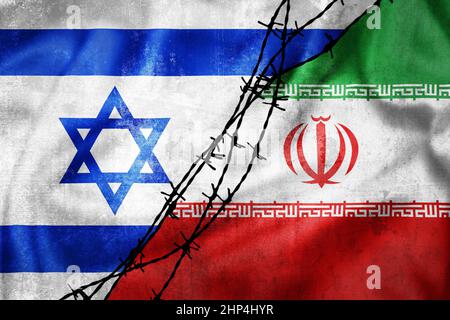 Bandiere grunge di Iran e Israele divise da barb filo illustrazione, concetto di relazioni tese tra Iran e Israele Foto Stock