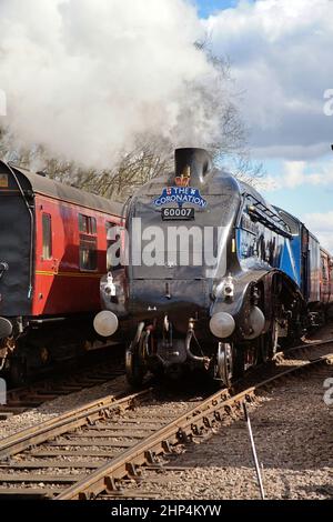 LNER 4498 A4 classe 4-6-2 Sir Nigel Gresley visto qui in British Railways Blue livrea e n. 60007 a Barrow Hill Foto Stock