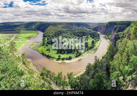 Paesaggio del fiume Belaya nella Repubblica Bashkortostana Foto Stock