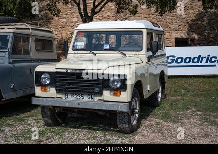 Vista del veicolo corto Land Rover Santana Serie III 2,5 2500 a Suria, Spagna Foto Stock