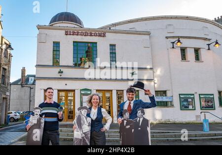 Lancio del Silent Film Festival con tagli in cartone di attori classici della commedia, HippFest Silent film festival a Hippodrome, Bo'ness, Scozia, Regno Unito Foto Stock