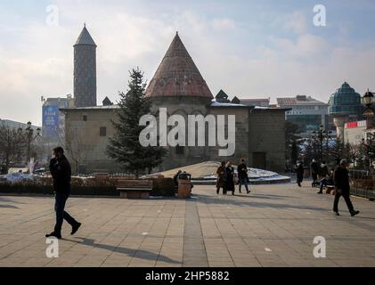 Erzurum, Istanbul, Turchia. 18th Feb 2022. La vita quotidiana a Erzurum. Vista di Erzurum Yakutiye Madrasa dall'esterno. (Credit Image: © Serkan Senturk/ZUMA Press Wire) Foto Stock