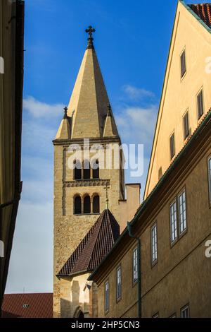 Church spire above a narrow street, Prague Czech Republic Foto Stock