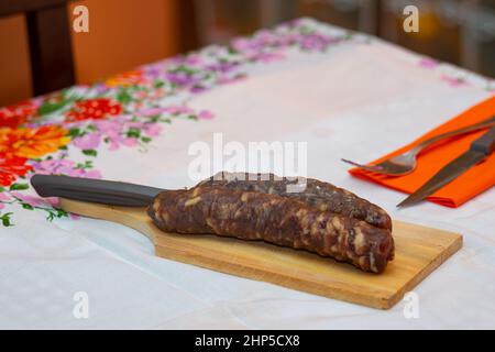 salsiccia di fegato dell'intestino in primo piano su un tavolo Foto Stock