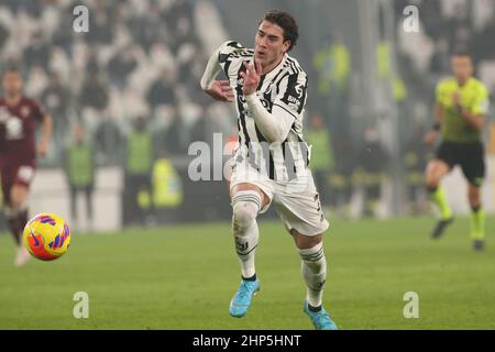 Torino, Italia. 18th Feb 2022. DuÅ¡an Vlahovic (Juventus FC) durante il Juventus FC vs Torino FC, Campionato italiano di calcio A Torino, Italia, Febbraio 18 2022 Credit: Independent Photo Agency/Alamy Live News Foto Stock
