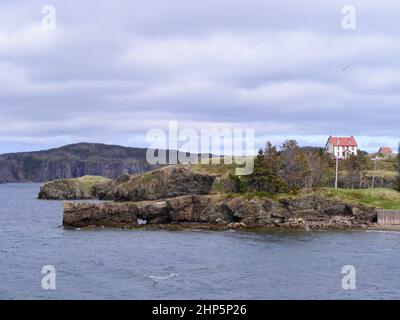 Lungo penisole rocciose che si snoda lungo la costa a Trinity, Terranova Foto Stock