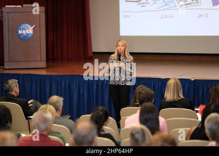 Dava Newman parla ai dipendenti e agli spettatori della Missione per l'innovazione dell'Agenzia ca. 2016 Foto Stock